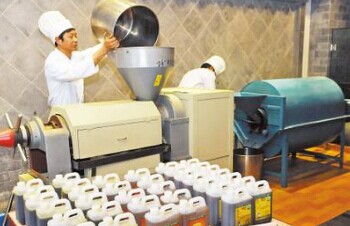 榨油機行業(yè)前景 榨油坊火爆的黃金產業(yè)(圖1) 榨油機行業(yè)前景 榨油坊火爆的黃金產業(yè)(圖1)